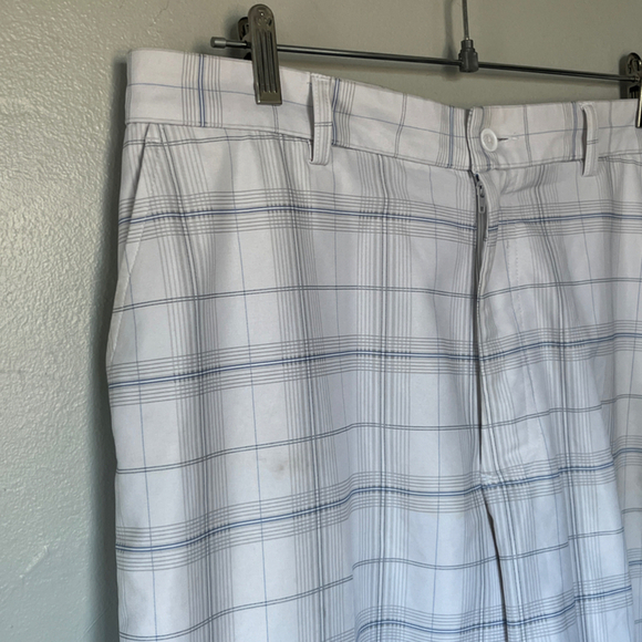 Kirkland Signature Men’s White Plaid Golf Shorts – Size 36 – Stretch Performance - Picture 2 of 10